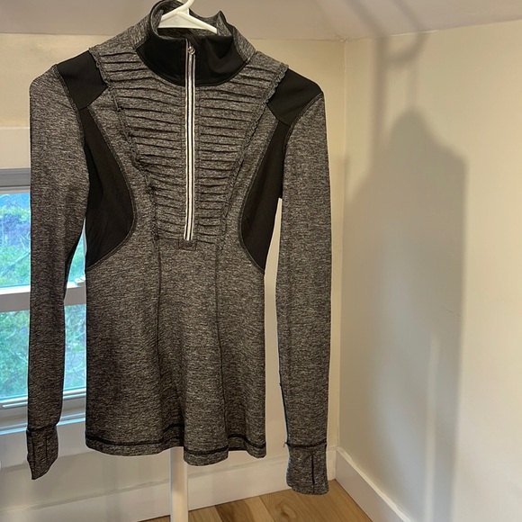 LULULEMON Run Your Heart Out Pullover Heathered Black Gray, Size 2 - Picture 1 of 4